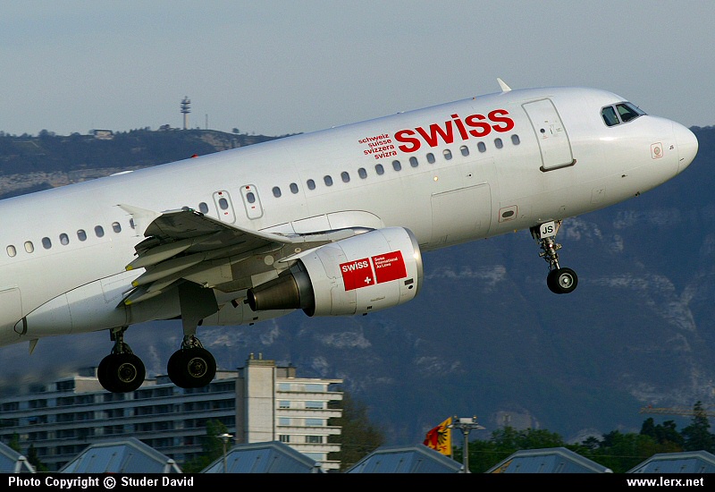 049 Airbus A320 Swiss.jpg